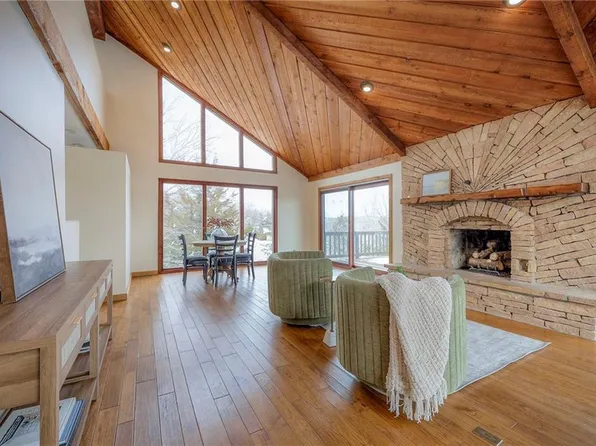 1606 Cypress Point Dr, Lawrence, KS 66047