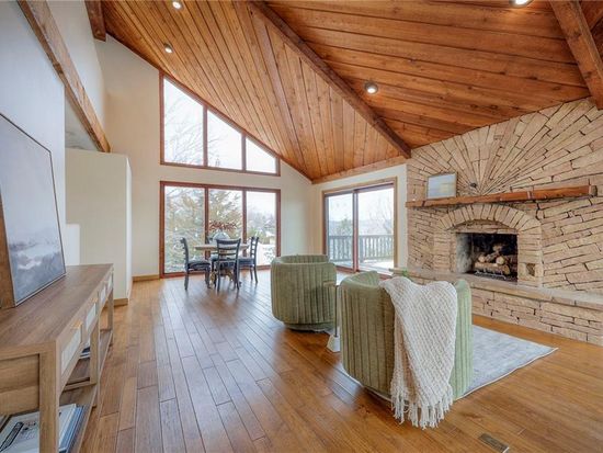 1606 Cypress Point Dr, Lawrence, KS 66047