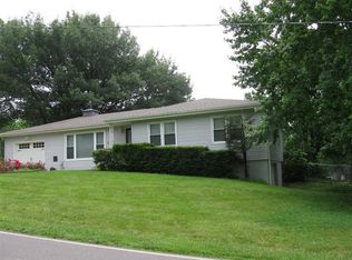 2702 Karnes Rd, Saint Joseph, MO 64505