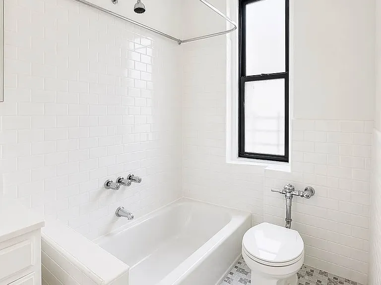 655 Pelham Pkwy N #4H — Photo 4