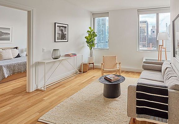 3rd image of 550 W 54th St APT 1121