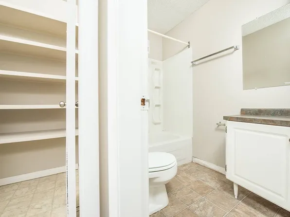 10830 111th St NW, Edmonton, AB T5H 3G4