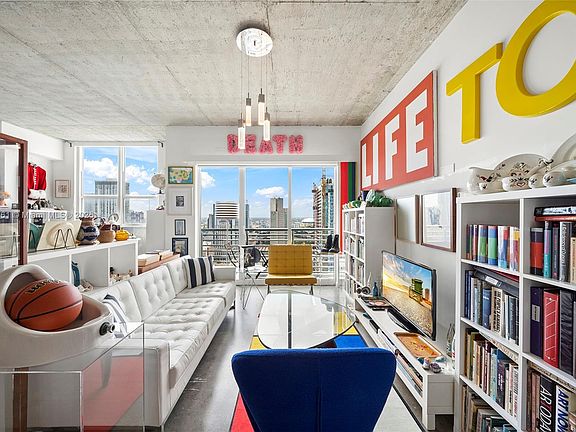 3rd image of 133 NE 2nd Ave APT 3215