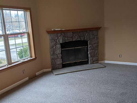 2nd image of 128 Willow Pointe Dr