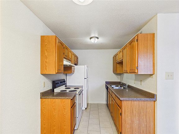 4th image of 1502 Oakdale Cir APT A