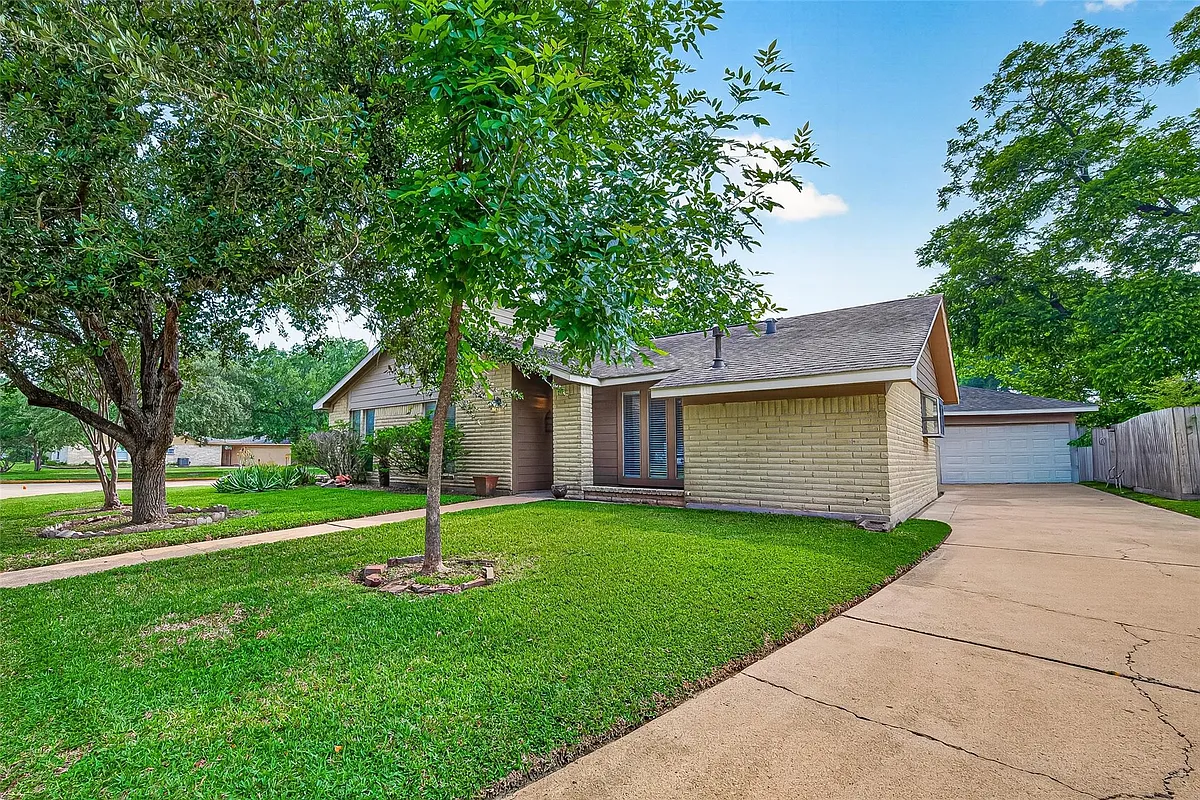 Building Photo - 7403 Shady Vale Ln