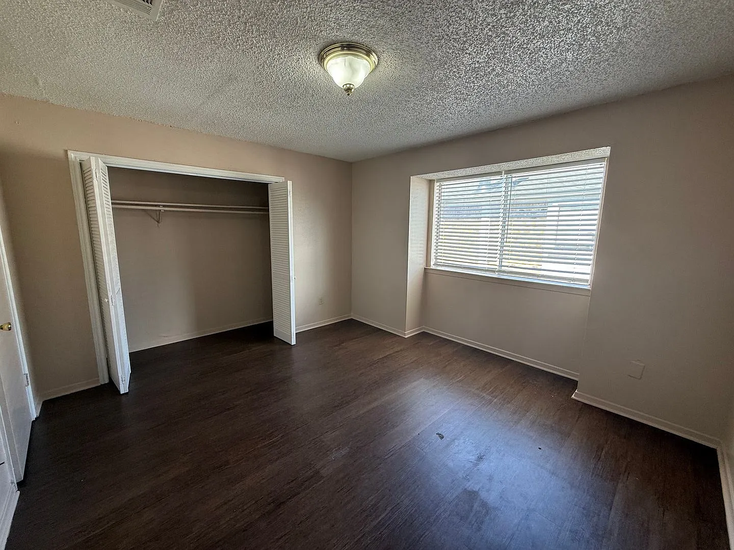 Move in special - 2 bedroom 2 bath town home in a gated community — Photo 2