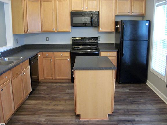 4th image of 202 Ashby Dr