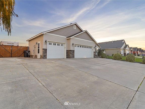 3rd image of 4212 Valencia Dr