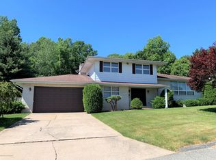 214 Woodcrest Dr, Olyphant, PA 18434