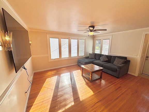 3rd image of 275 Strathmore Rd