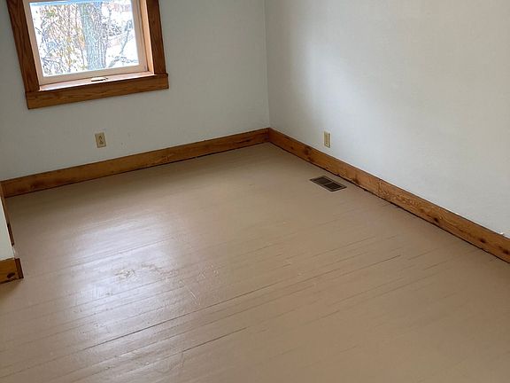 3rd image of 8 Dobbs St