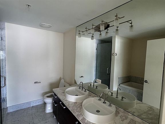3rd image of 253 NE 2nd Street #3208