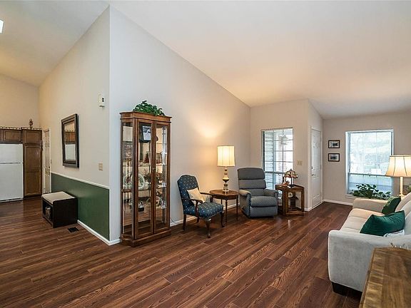 4th image of 165 Kehrs Mill Bend Dr