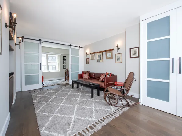 370 East 76th Street image 2 of 7