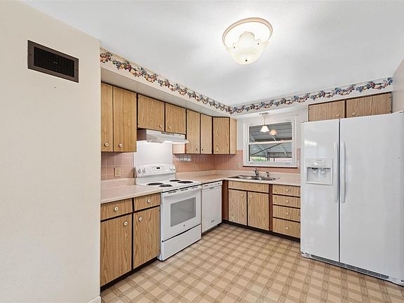 5th image of 4112 Whippoorwill Dr