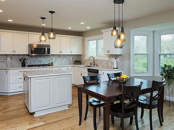 3rd image of 15069 Manor Creek Dr