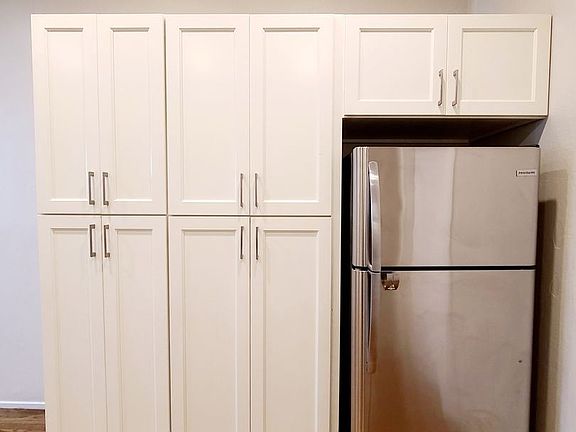 4th image of 519-525 Birch St