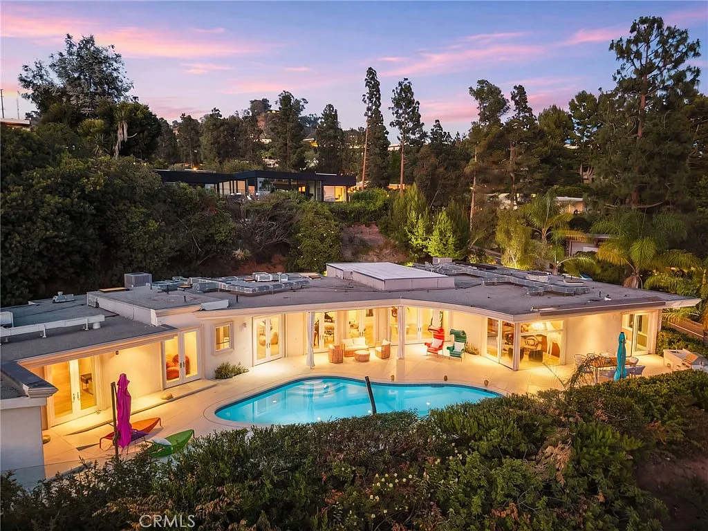 7 bed, 10.0 bath, 5485 sqft, $55,000 — Photo 1