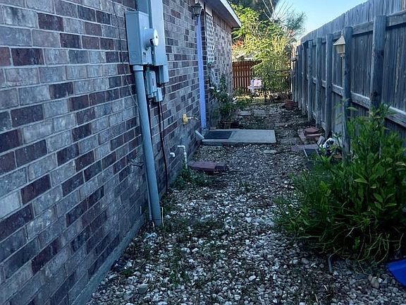 4th image of 1299 Janet Ln