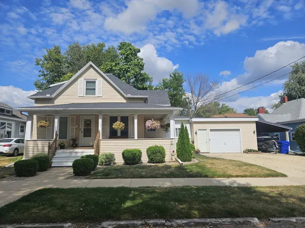 111 1st St NW, Oelwein, IA 50662