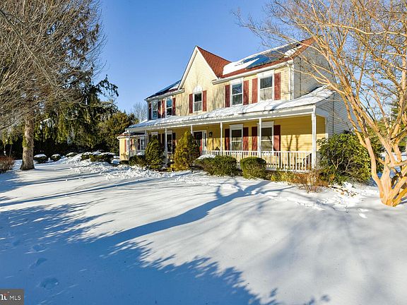 2nd image of 374 Village Rd E