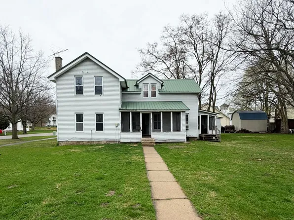 112 W Clinton St, Augusta, MI 49012
