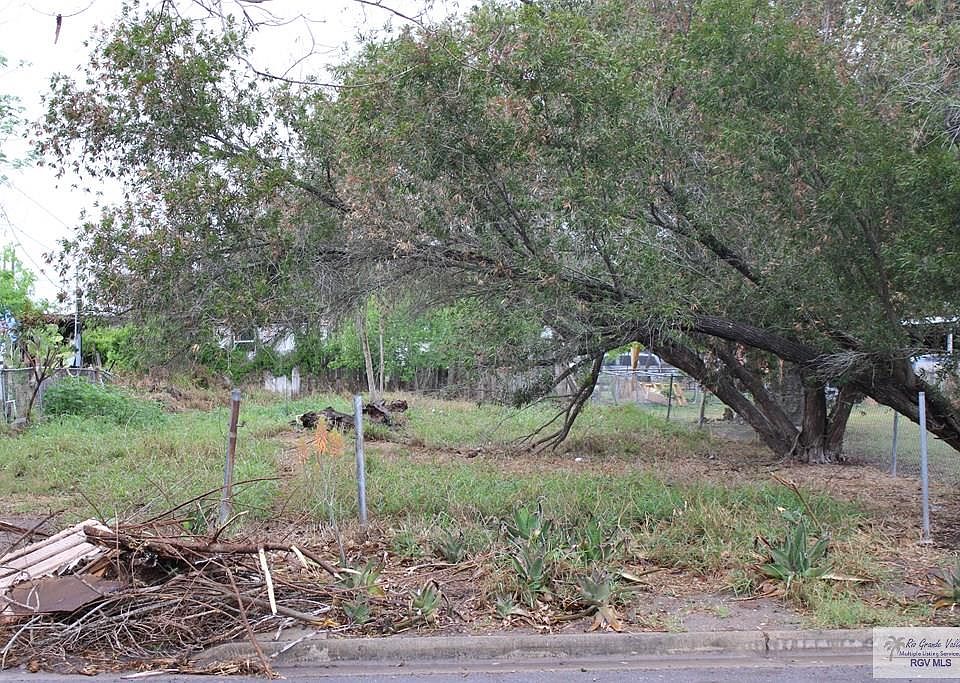 2nd image of 205 Dix Dr