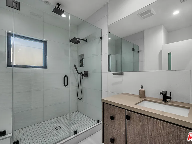 1812 Navy St — Photo 48