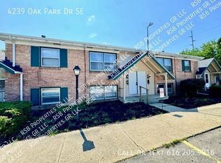 4239 Oak Park Dr SE, Grand Rapids, MI 49508