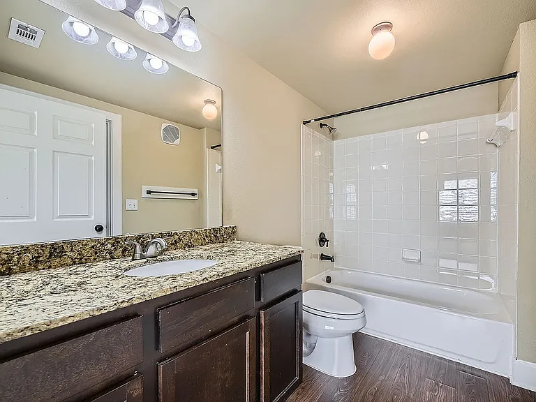 1555 Nottingham Drive - Web Quality - 011 - 14 Bathroom-2