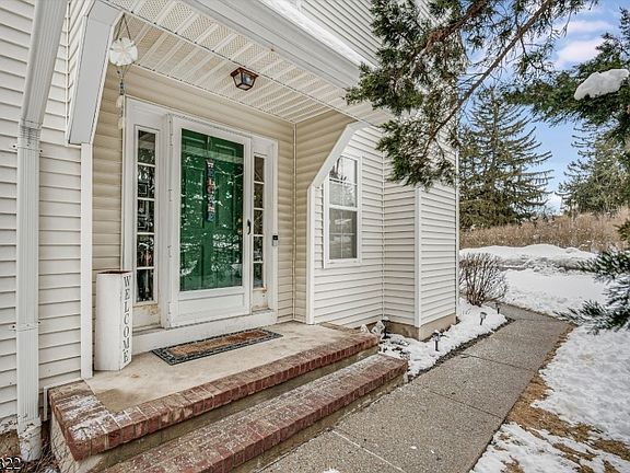 4th image of 1 Weatherhill Rd