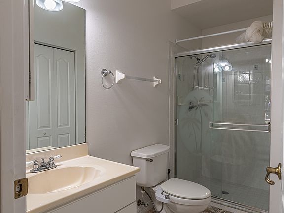 4th image of 1092 Egret Lake Way