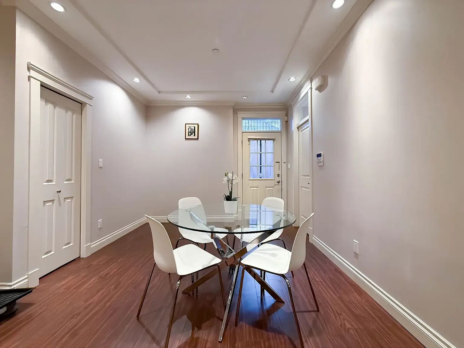 2 bed, 970 sqft, $2,900 — Photo 3