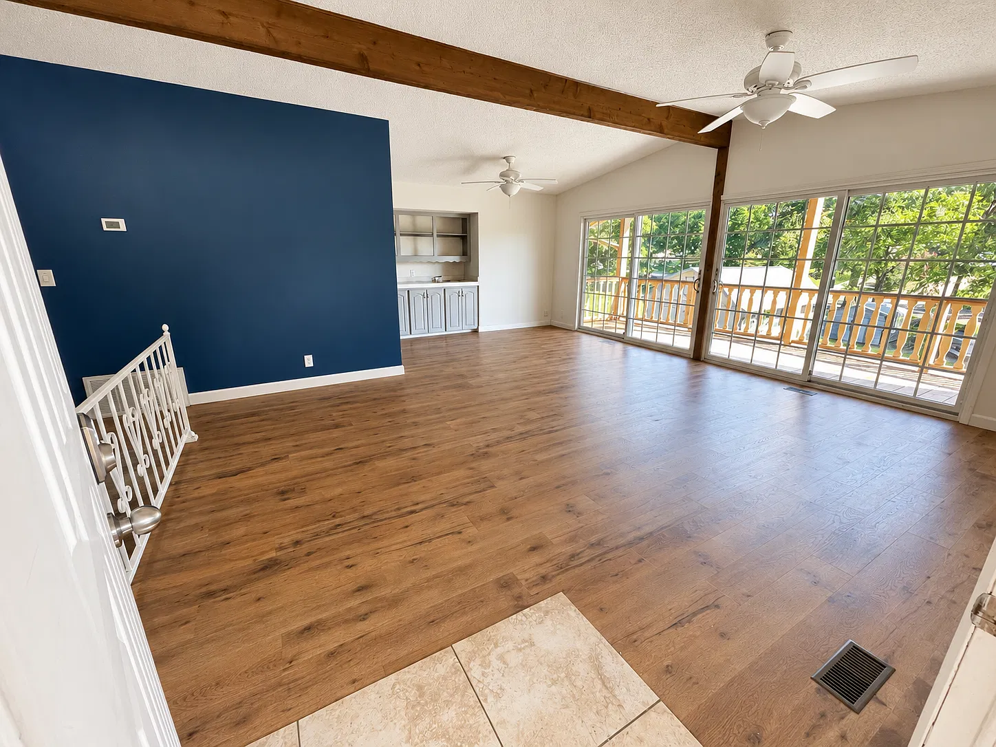 3 bed, 2.5 bath, 1800 sqft, $1,800 — Photo 2