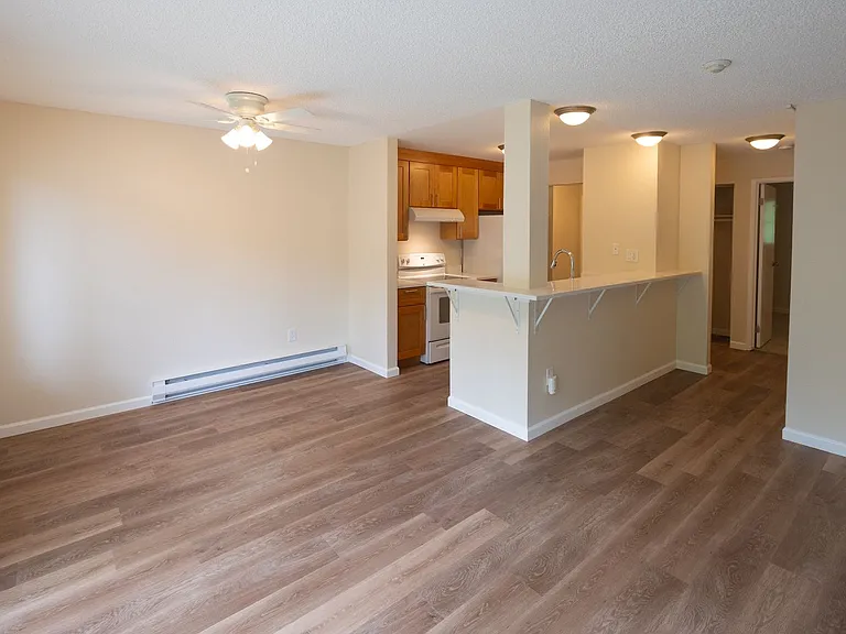 Willow Creek Apartments — Photo 45