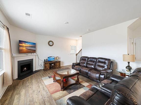 5th image of 802 Longhorn Dr
