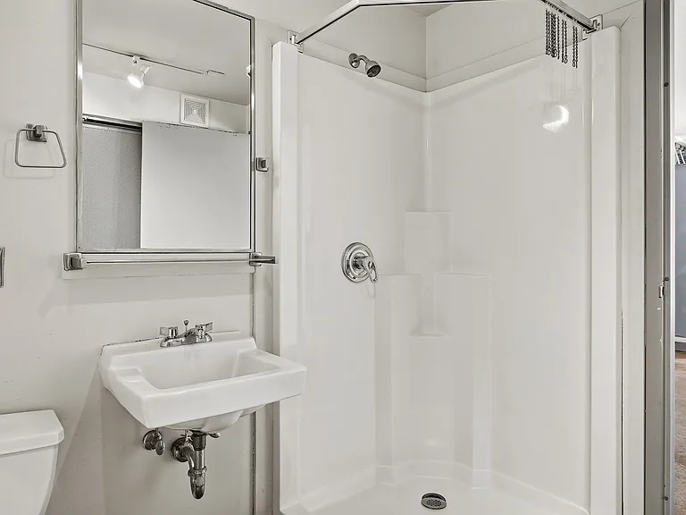 Whiteway Apartments — Photo 30