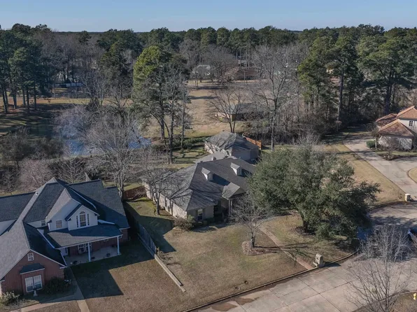 5819 Winchester Dr, Texarkana, TX 75503