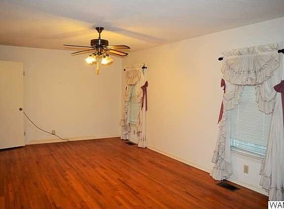 3rd image of 4204 Eleanor St