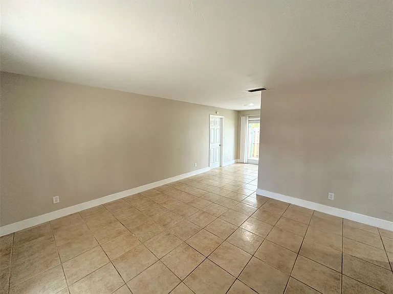 Avalon Apartments — Photo 14