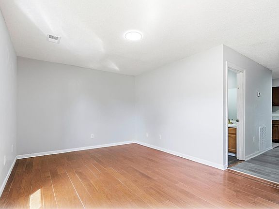 5th image of 1803 Cedar Hts