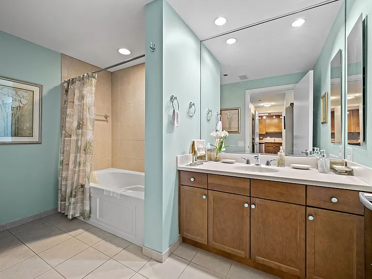 130 N Garland Ct #1004 — Photo 9