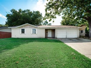 6624 Robindale Rd, Forest Hill, TX 76140