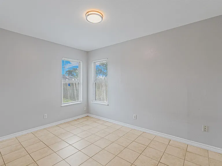1610 Sprucewood Dr — Photo 8