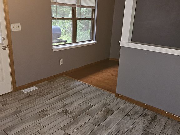 4th image of 303 Fawn Valley Ct