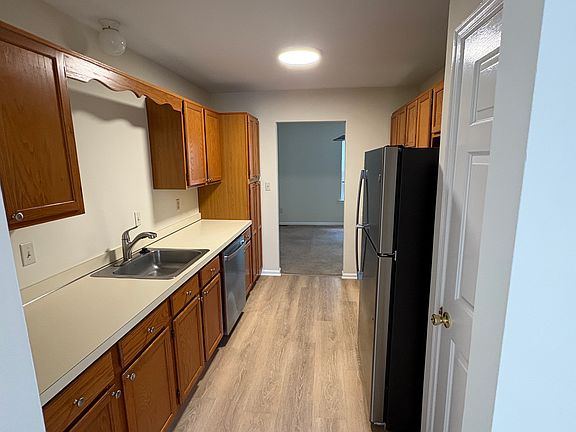 5th image of 902 8th St