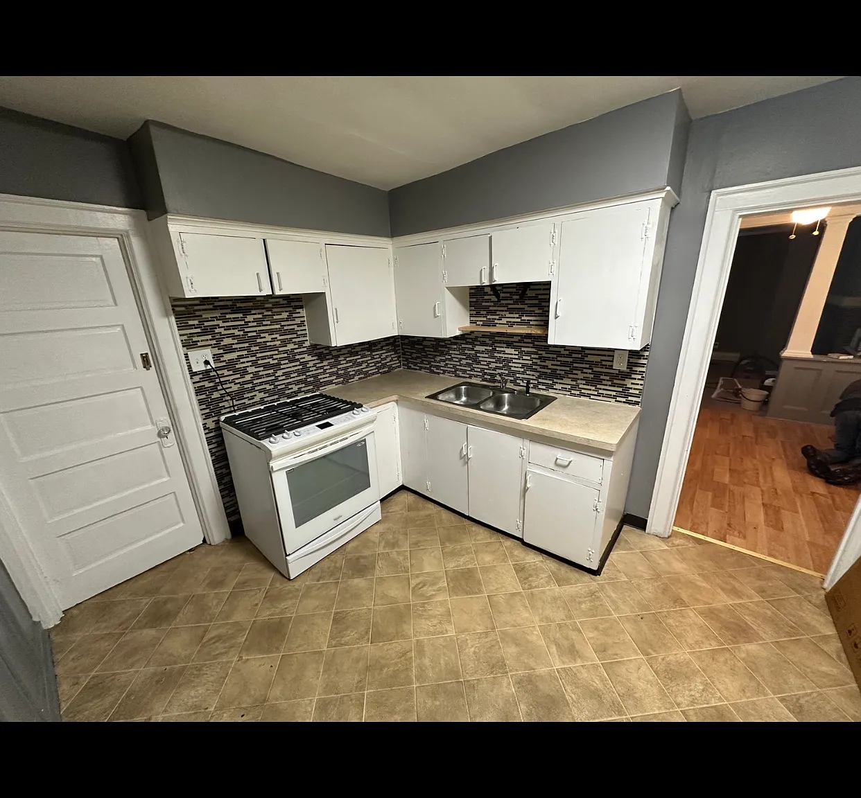 4 bed, $1,950 — Photo 4