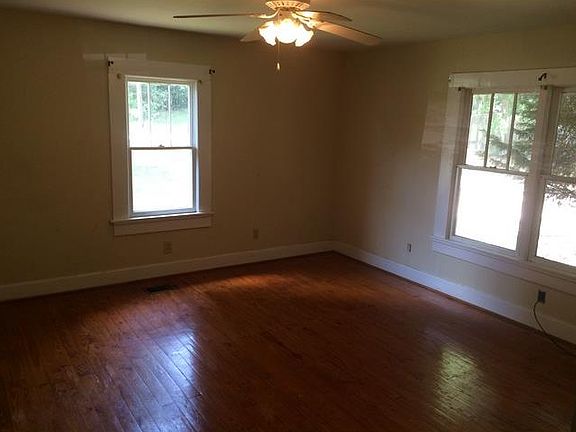 3rd image of 174 Linda Ln SE