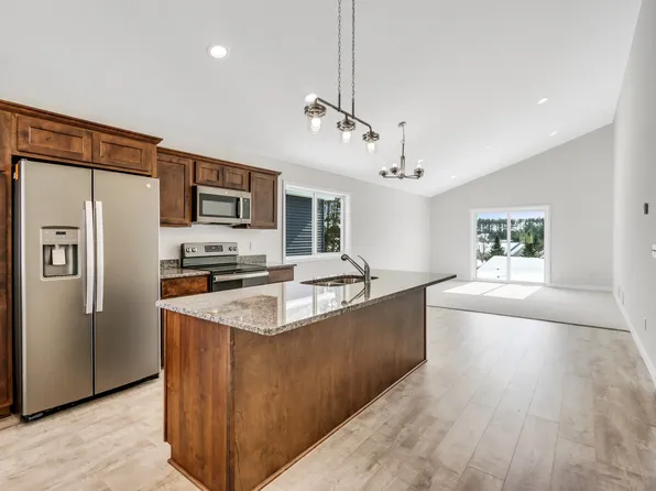 1149 Hidden Ln, New Richmond, WI 54017